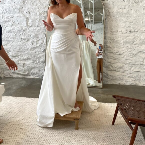 Jane Hill- Huntleigh Wedding Dress Size 13 - Picture 3 of 13